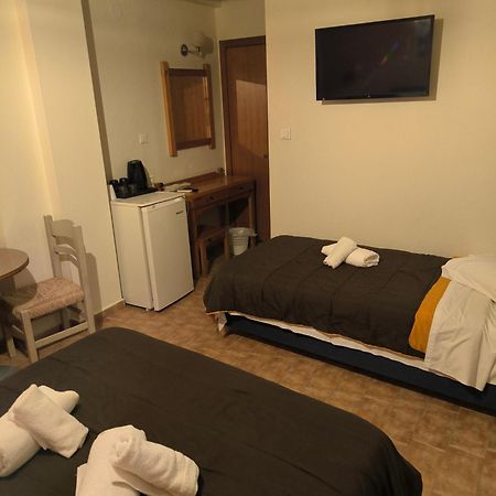 Hotel Almira アギア・トリアダ エクステリア 写真