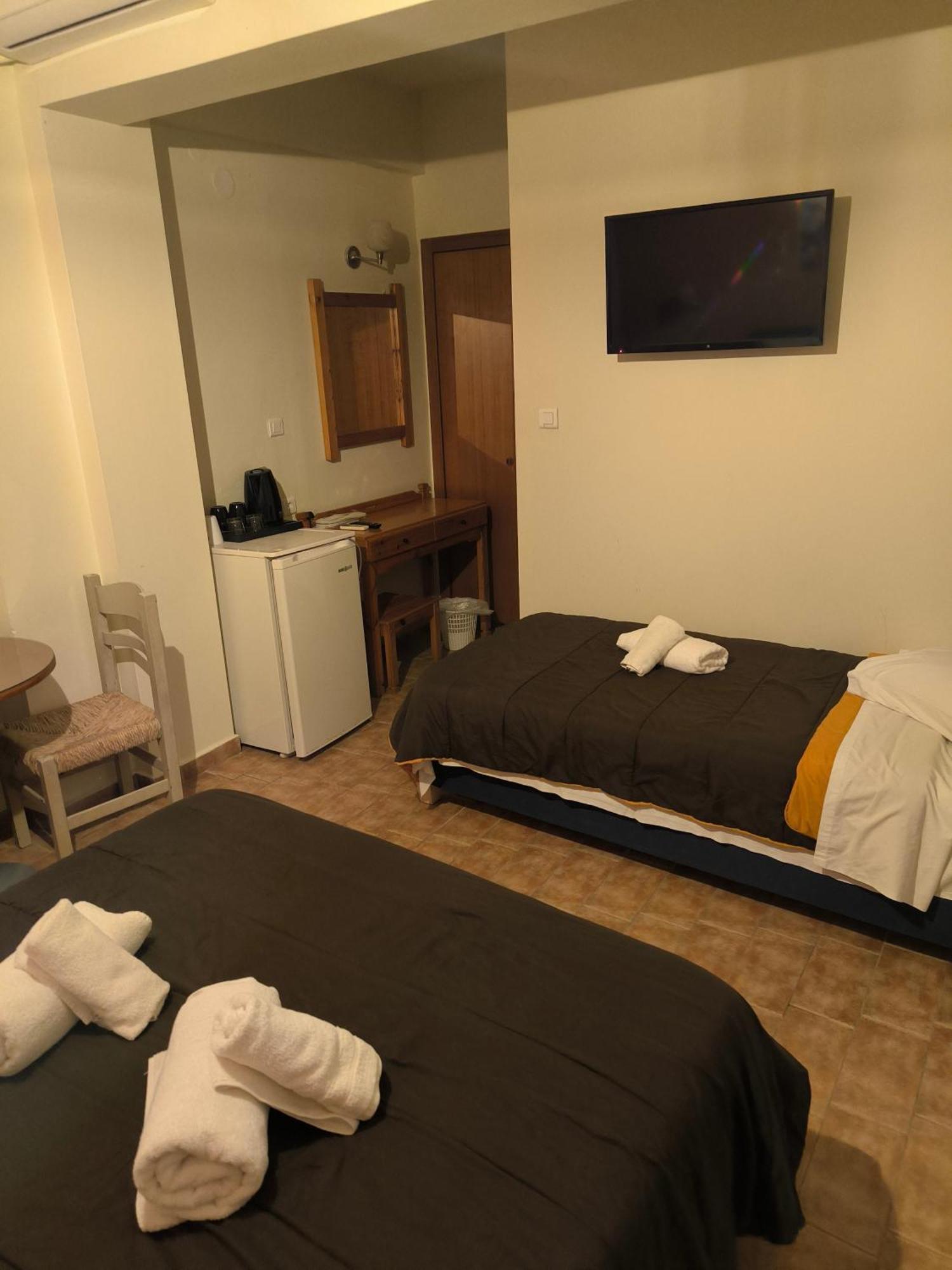 Hotel Almira アギア・トリアダ エクステリア 写真