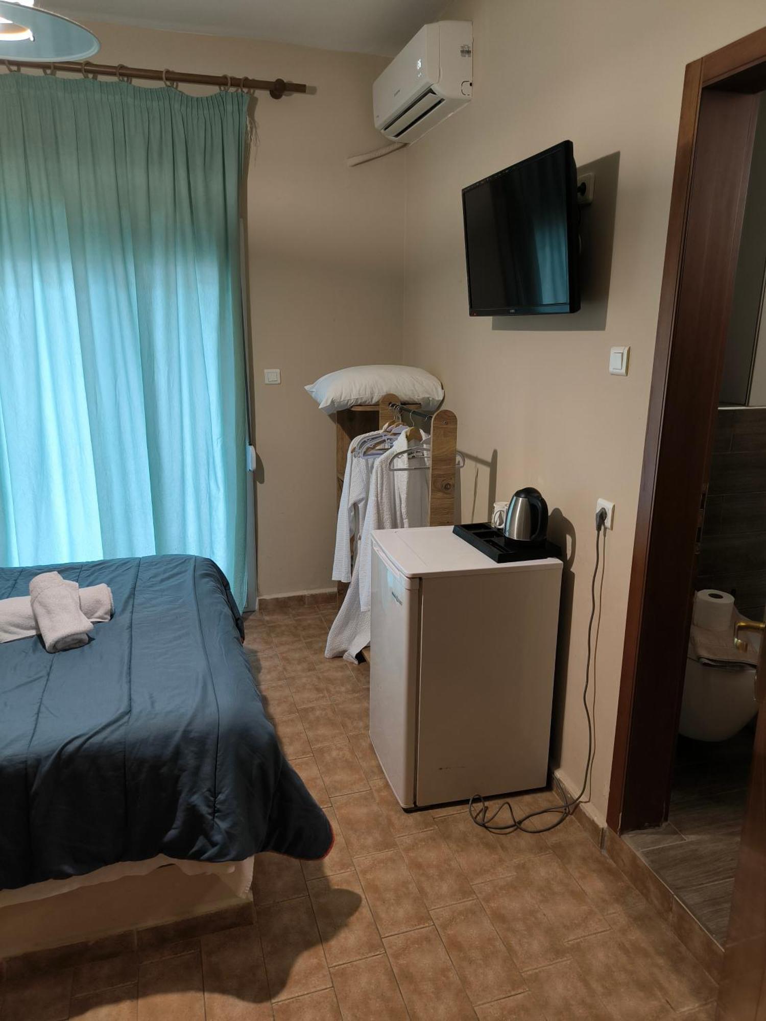Hotel Almira アギア・トリアダ エクステリア 写真